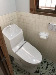 隅付タンクトイレを最新トイレへ変更