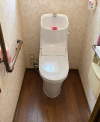 床が腐食してしまったトイレを新しく！